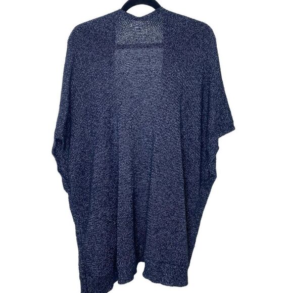 Aritzia Community Iconic Cape - Picture 4 of 9